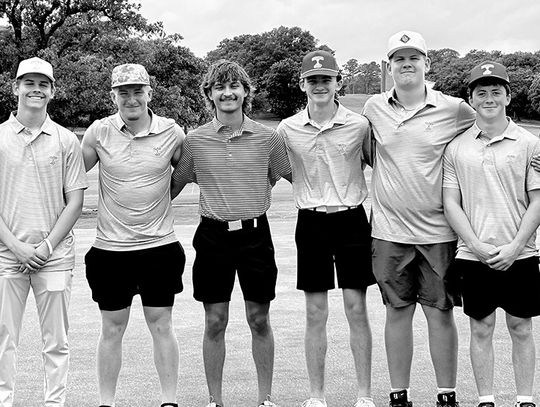 Dog Golf Team Shows Big Improvement During Season, Competes In Regional