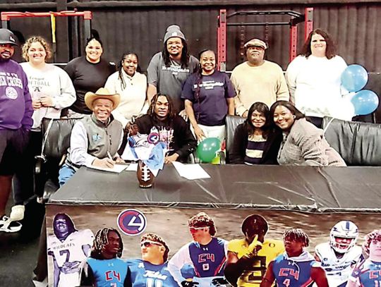 Dog’s Patterson Inks Deal To Play D-1 Football