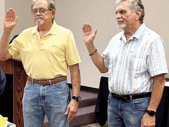 Hull, Voyles Sworn In As New City Of Sulphur Councilors