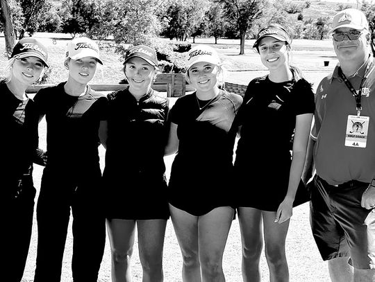 Lady Bulldog Golfers Qualify For State Meet