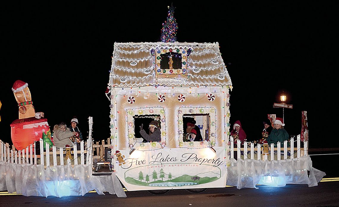 5-Lakes’ Yakers Win Yule Parade Float Competition 5-Lakes’ Yakers Win Yule Parade Float Competition