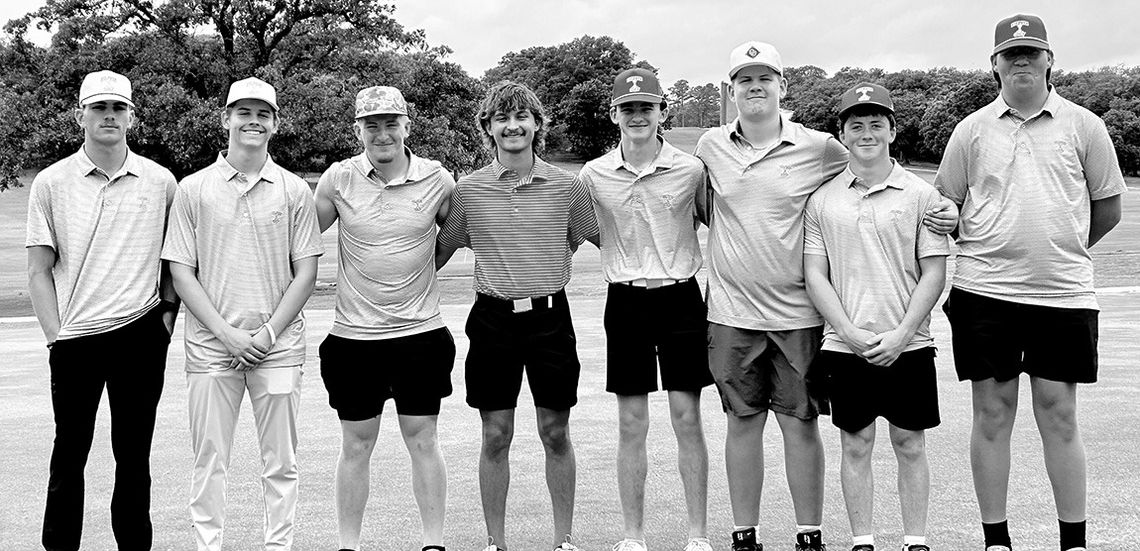Dog Golf Team Shows Big Improvement During Season, Competes In Regional