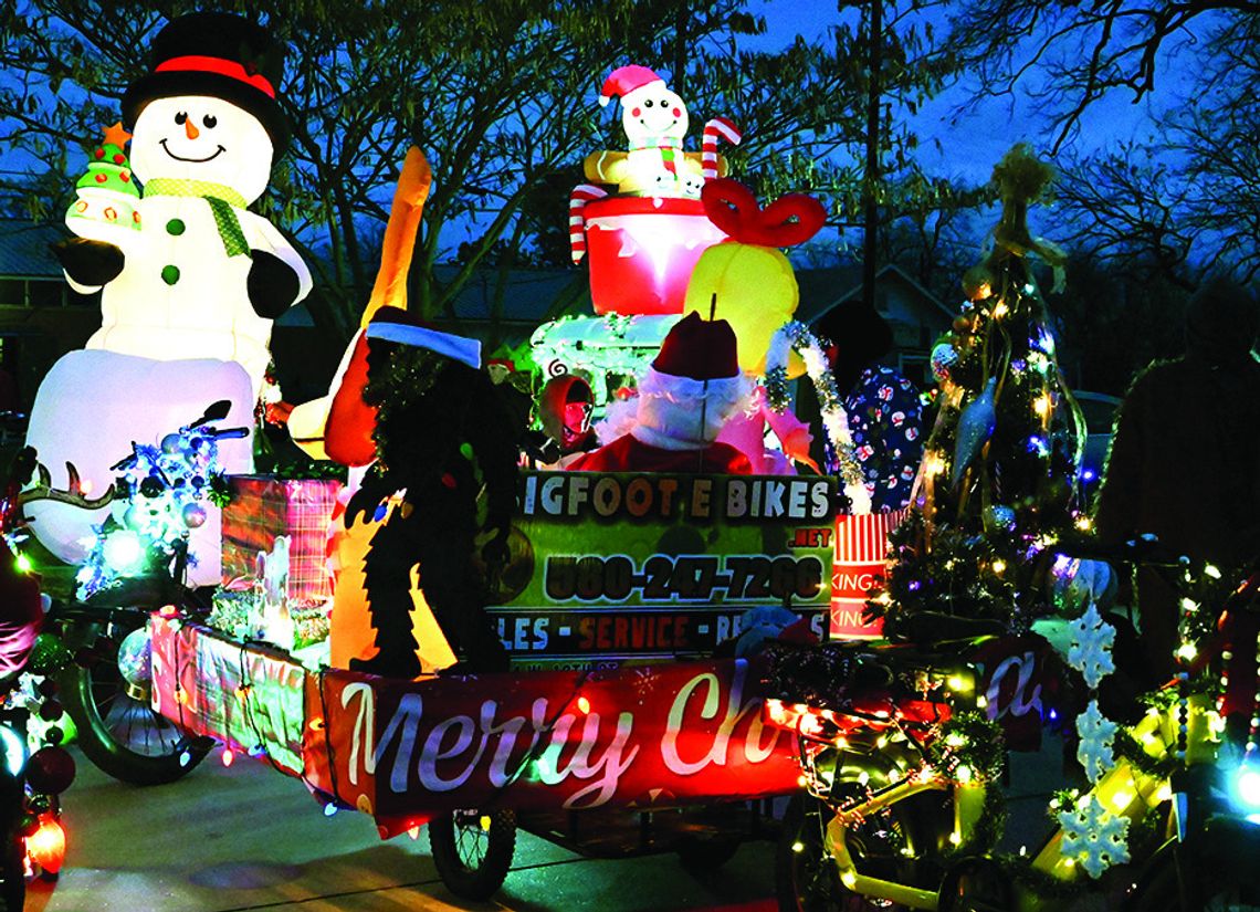Sulphur Chamber Of Commerce Parade Ushers In Yule Season Sulphur Chamber Of Commerce Parade Ushers In Yule Season